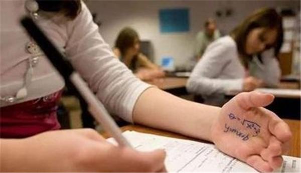 偷高考试卷可行吗?18年前真的有人做到了,可苦了那一年的考生