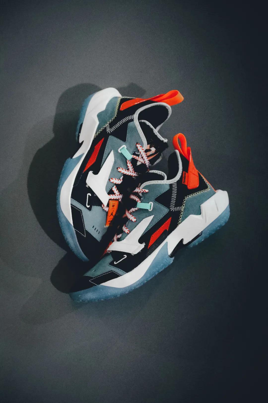 每周联名X讯|镂空外底也太帅了吧，感觉穿上去都能飞起来了