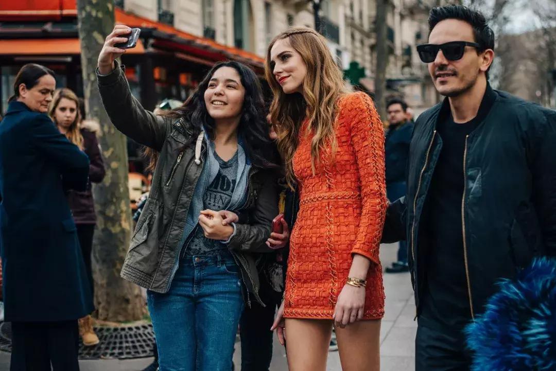 爱买衣服的女人有多幸福,爱买衣服爱打扮的女人