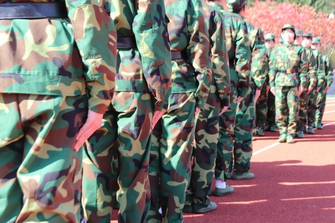 用最酷的姿势开场|沈阳城市学院举行2020级新生军训开营仪式