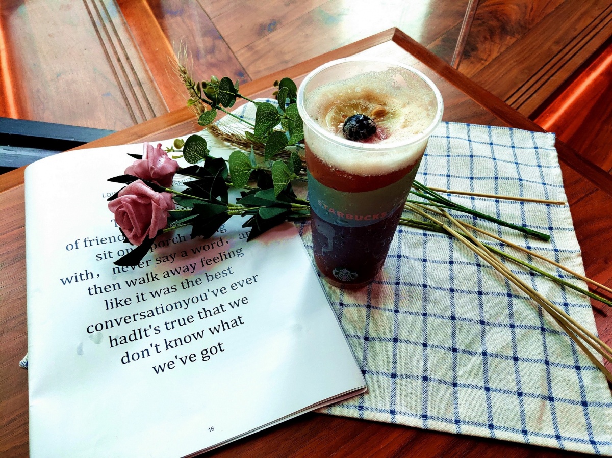 星巴克出了酒精饮料？8款星巴克新品冰调全线测评！