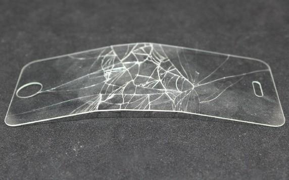 手机屏幕贴水凝膜好还是钢化膜好,手机屏幕裂纹了贴个钢化膜行不行