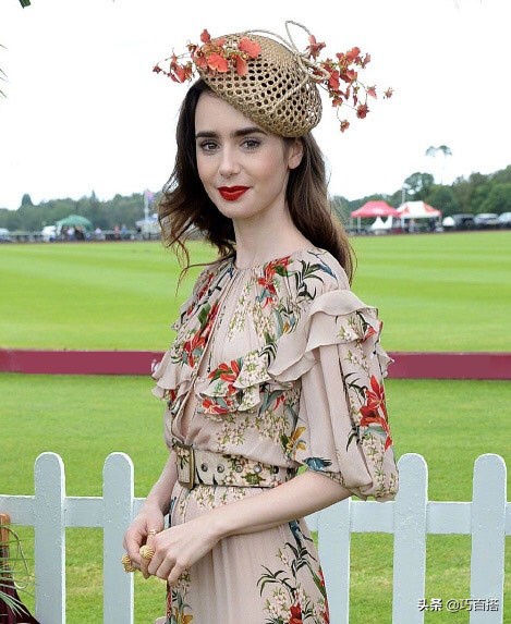 碎花裙如何穿得惊艳好看,碎花裙这样穿气质又温柔