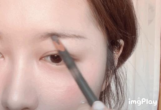 新手化妆的正确方法三个步骤,新手化妆怎么避免画的太重