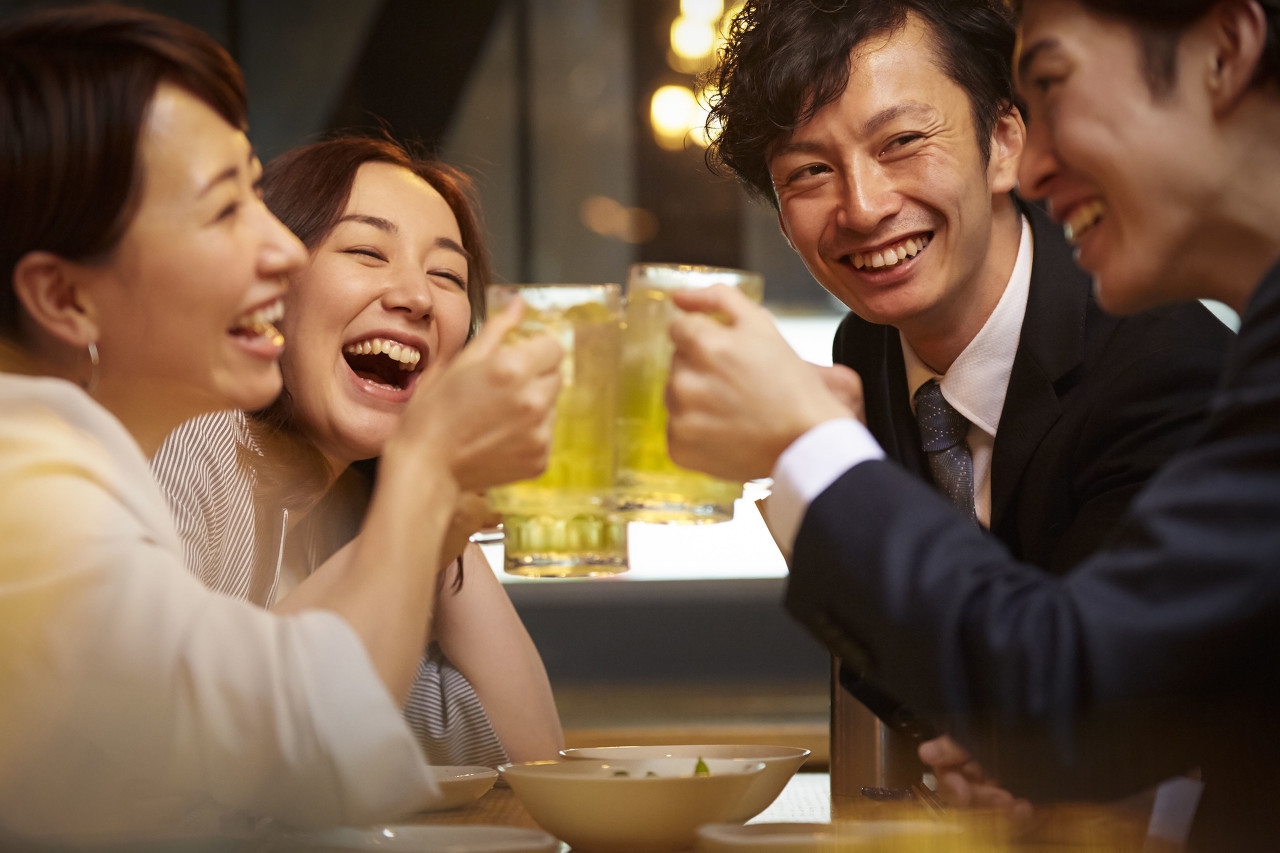 离职之前和同事聚餐应该说什么,要离职怎么委婉说先休息一段时间