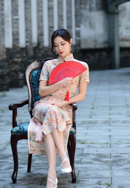 聪明的女人这样穿搭更时尚,聪明女人怎么穿衣