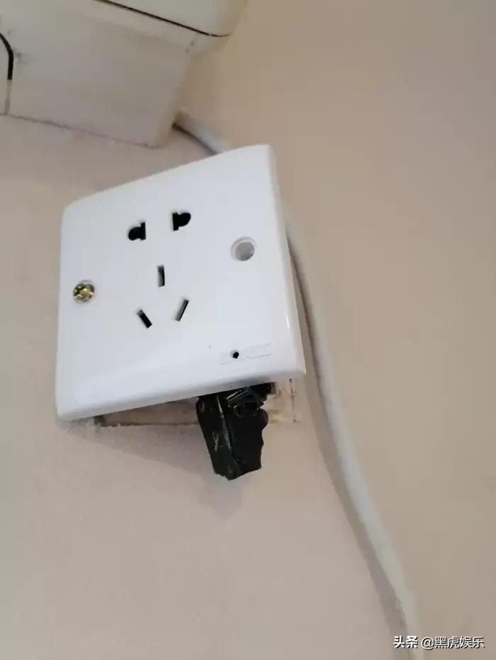 女租客卧室惊现针孔摄像头，“3000多个视频，都很清晰”