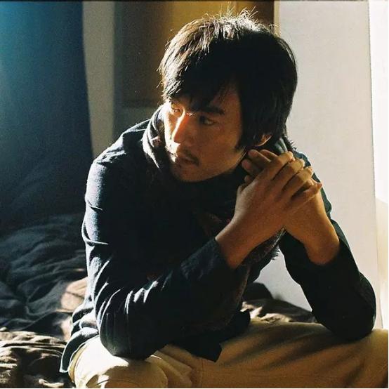 “浪荡子”秦昊的跌宕史，从戏混子到中年顶流，这5个女人太重要