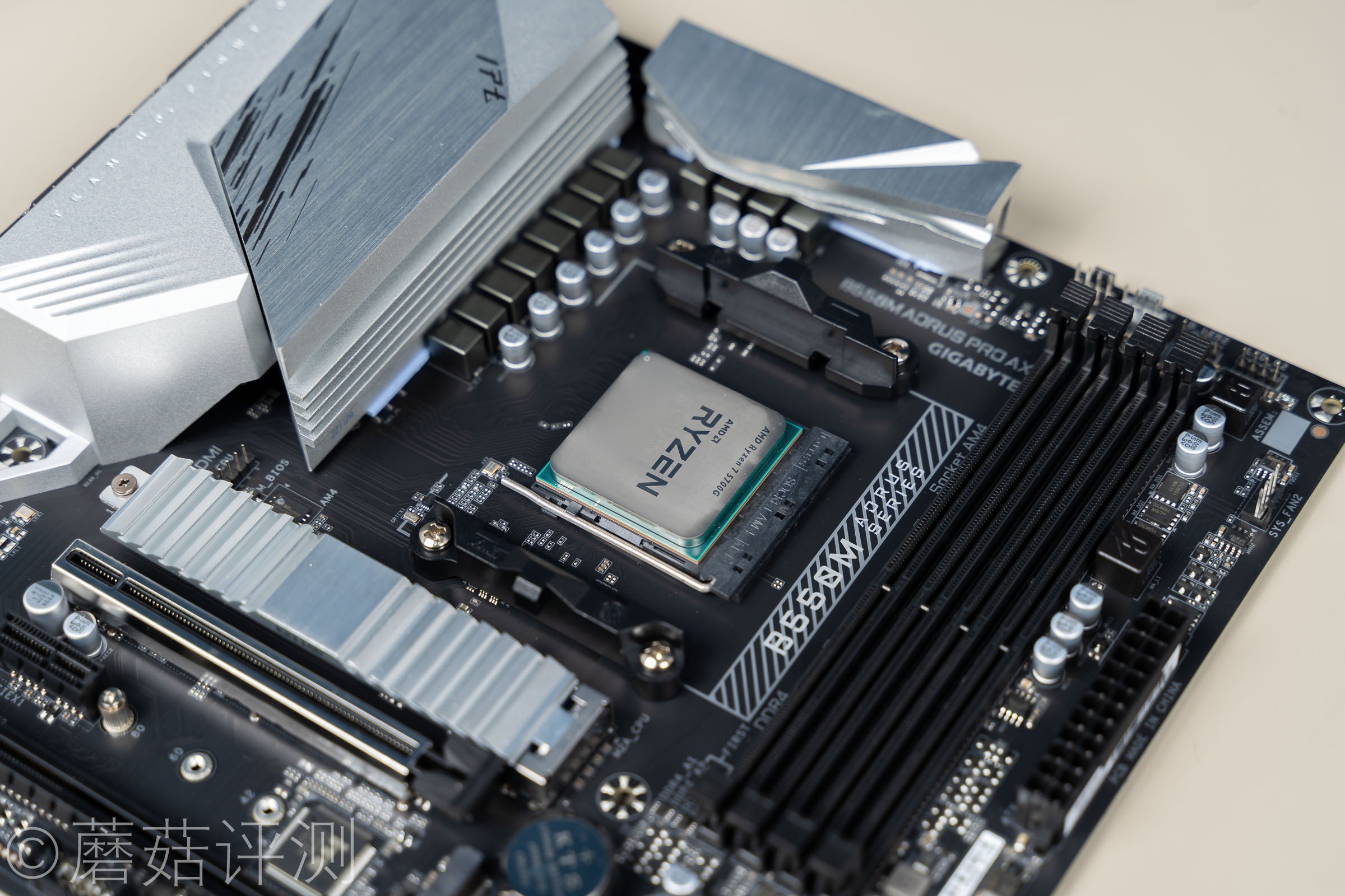 青春回忆系列：期望LPL夺冠，朋友装了台5700G主机玩lol