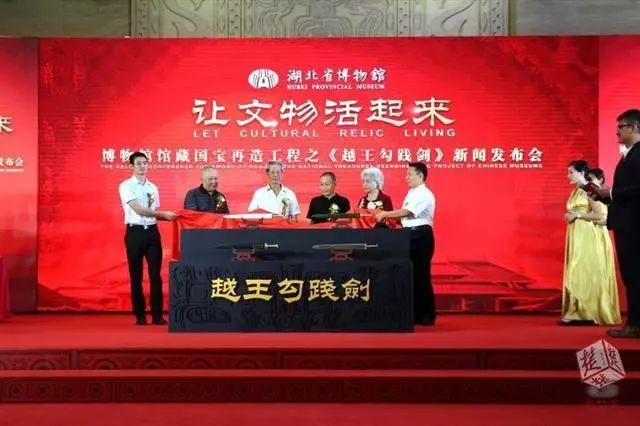 千年宝剑越王勾践剑出土视频,越王勾践剑历经千年仍寒光逼人