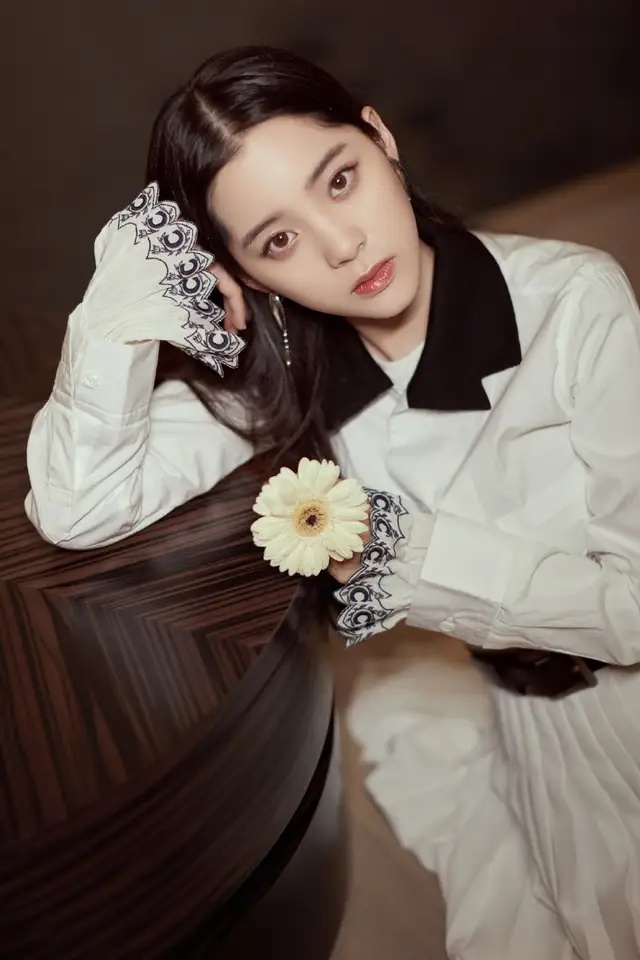 最新款气质连衣裙早秋设计感,不挑年龄不挑身材的文艺风连衣裙