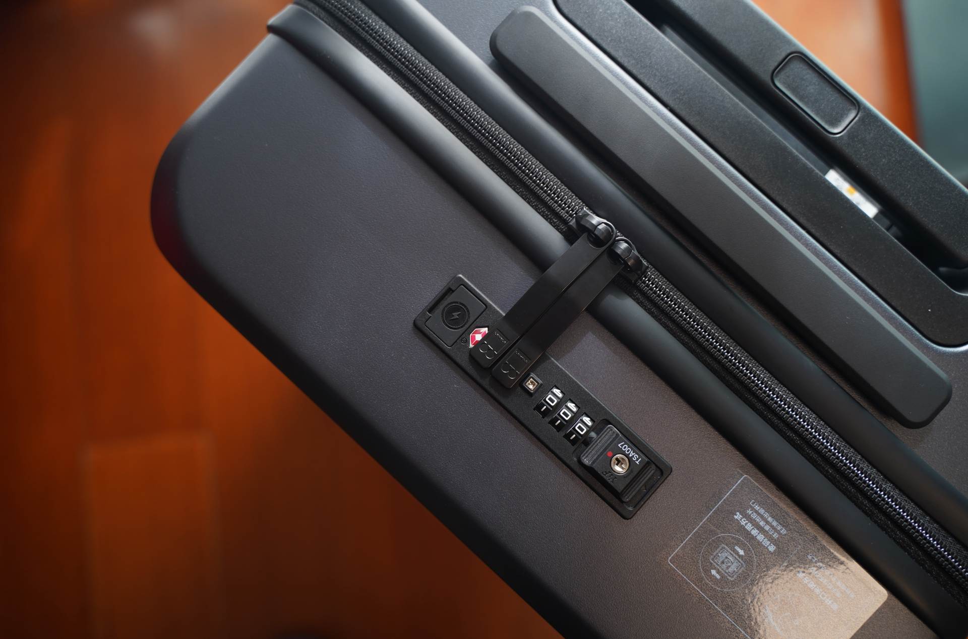 地平线8号登机箱值不值得买,地平线8号行李箱测评全部视频