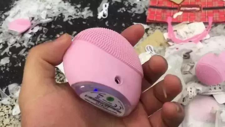 高速路上女子抱头痛哭,高速上女人抱头痛哭