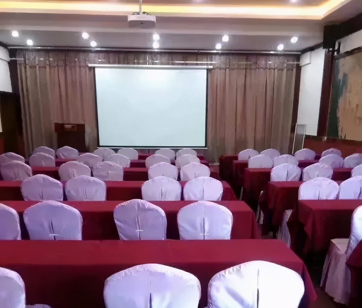 洛阳梦桃源2号会议厅,洛阳梦桃源度假村附近酒店