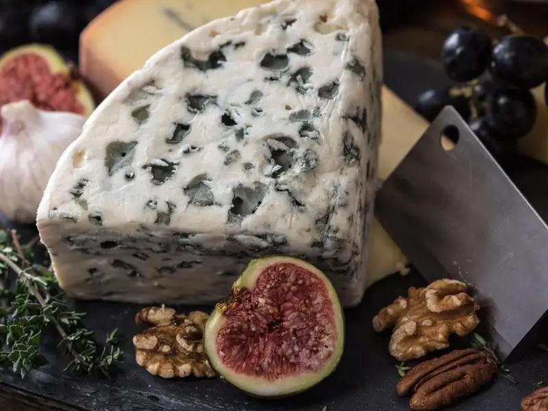 又酸又臭的坏了的奶酪,又臭又香的奶酪