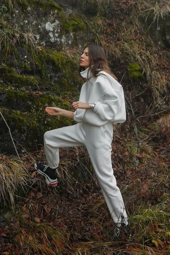 谁说只有年轻人可以穿运动裤，这些新搭法，30~50岁都能穿