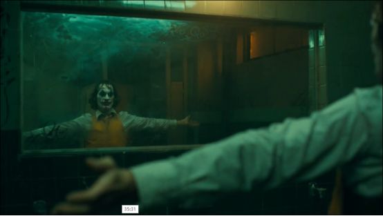 《小丑》里的亚瑟:一个畸形社会背后的“英雄”