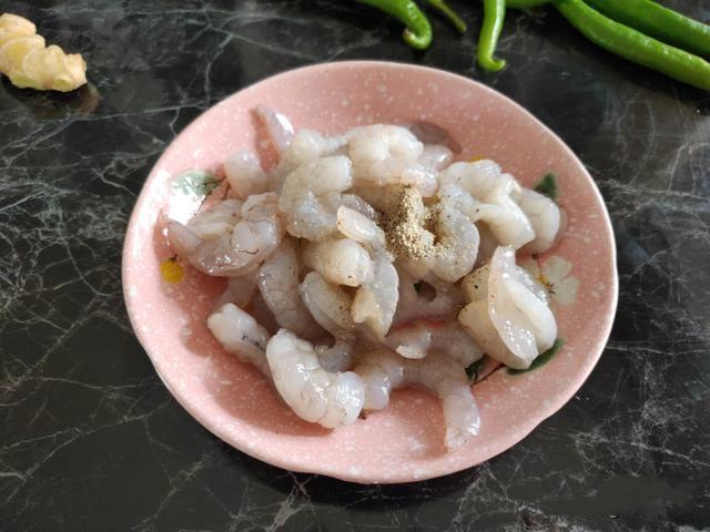 爆炒虾仁洋葱的做法,洋葱炒虾仁的做法步骤