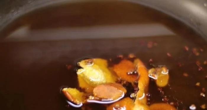 炸鱼剩下的油怎么处理,炸鱼炸虾剩下可以怎么做