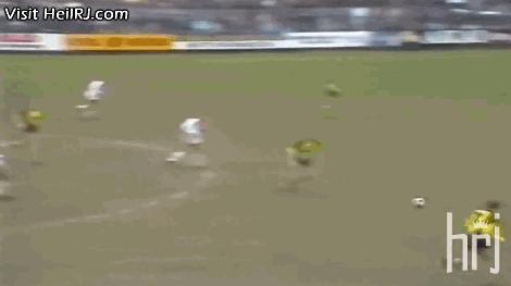 支点中锋踢前腰,足球支点中锋的位置和打法