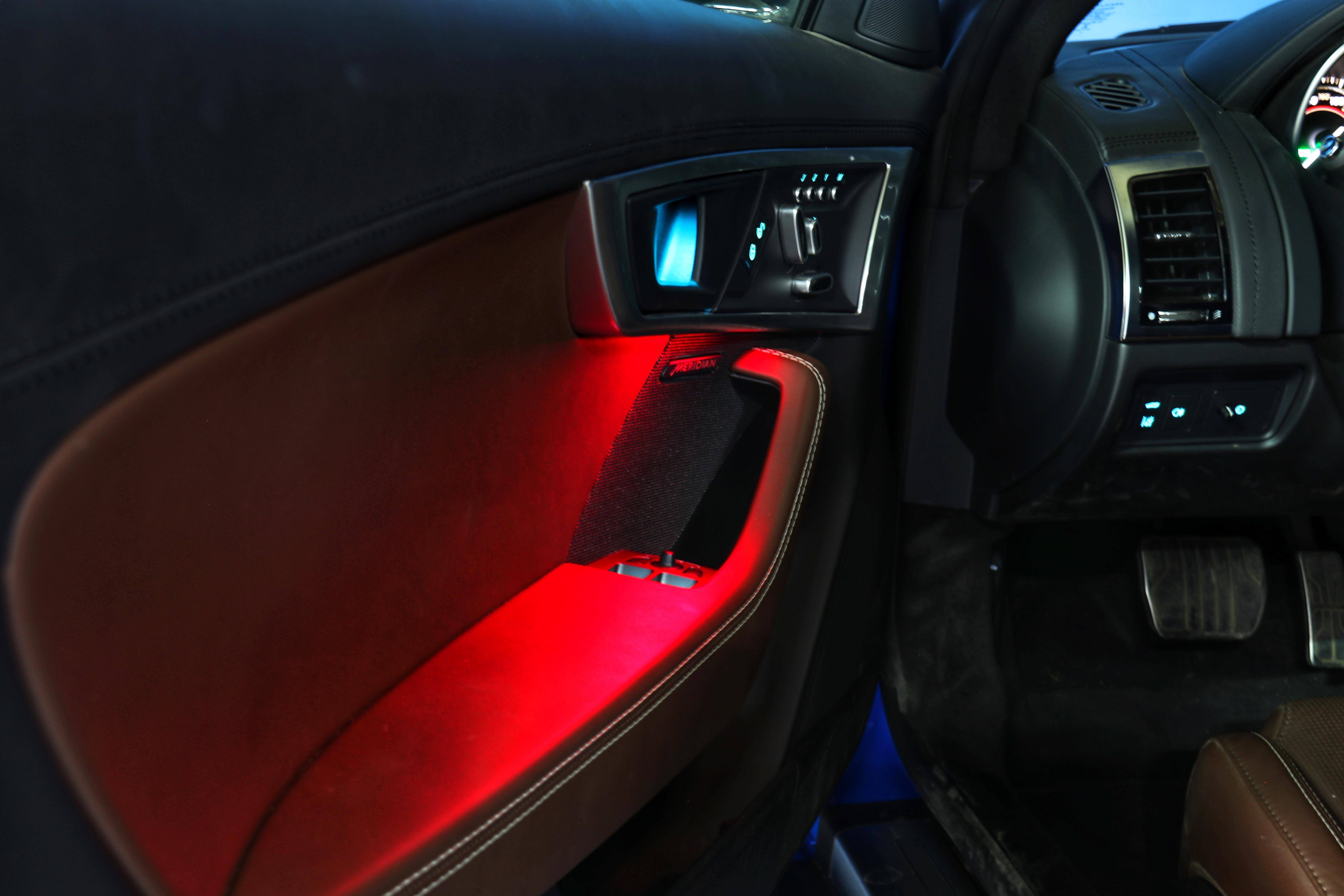 与“赫本”独享二人世界，焦点测试F-TYPE2.0T