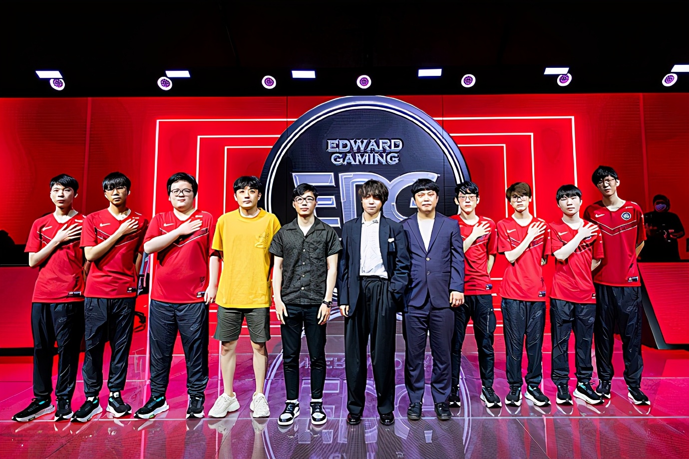 uzi被爆与edg沟通热度,爆料uziedg