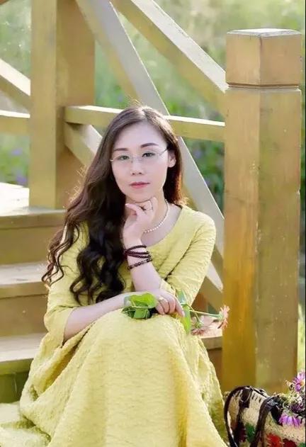 好诗选读胭脂茉莉,胭脂茉莉获唐刚诗歌奖