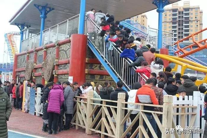 请给孩子们一个幸福的童年,镇雄人送娃娃上学