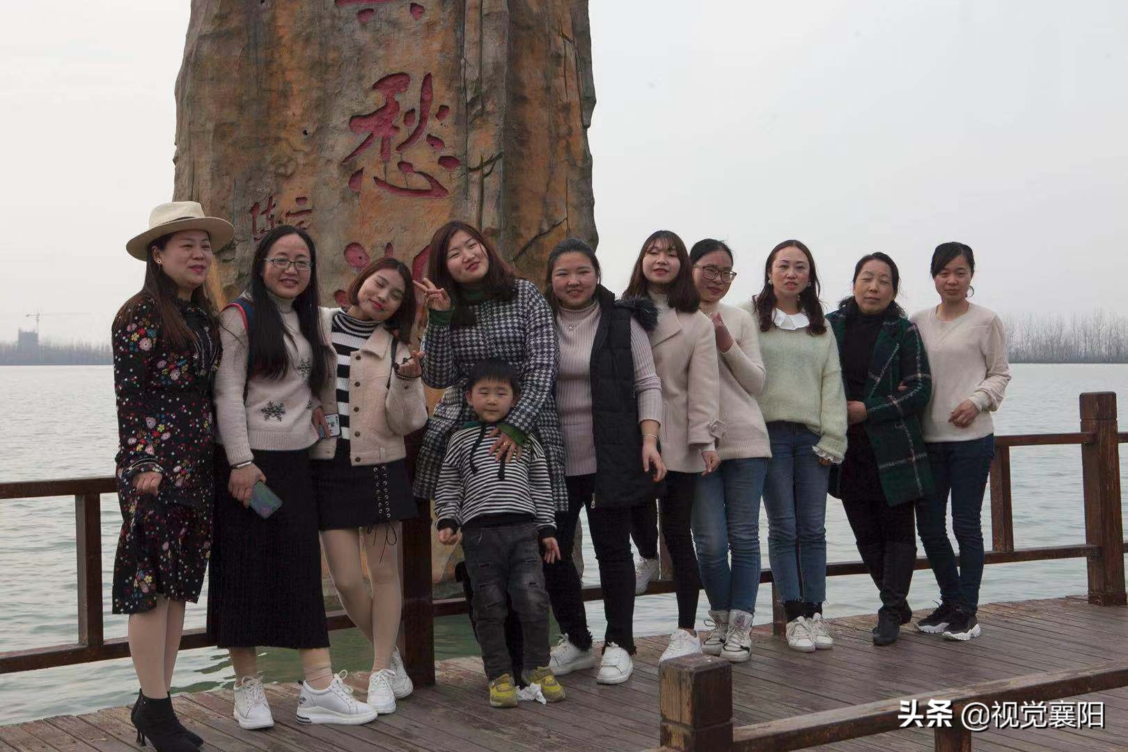 三月沁醒焉柔魅力——襄阳东方国际幼儿园莫愁湖边庆“三八”