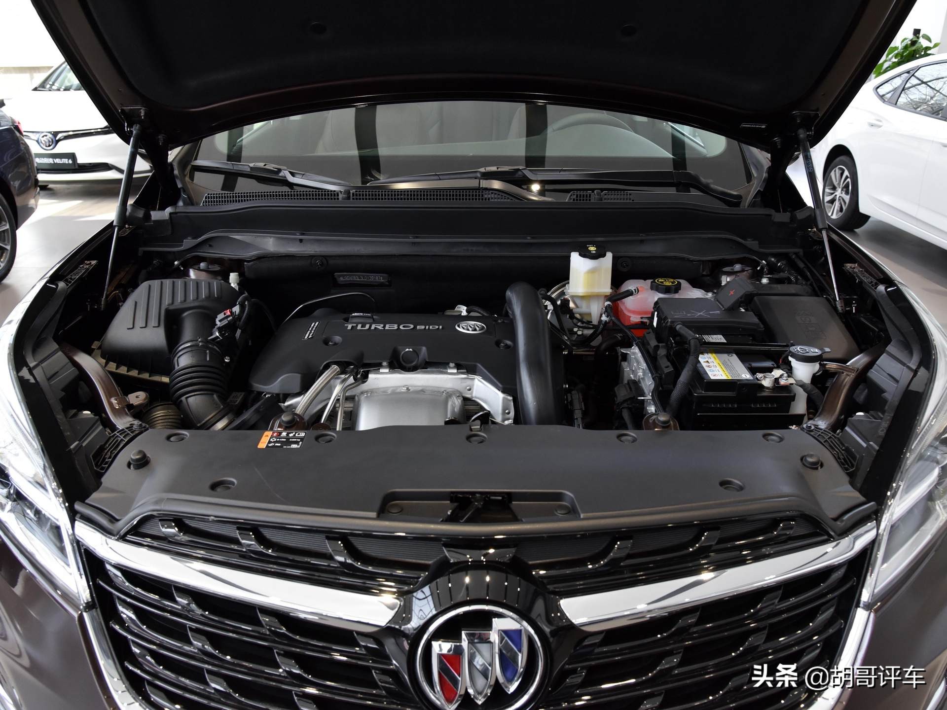 外观大气空间大的七座车,别克suv昂科威哪款车值得购买