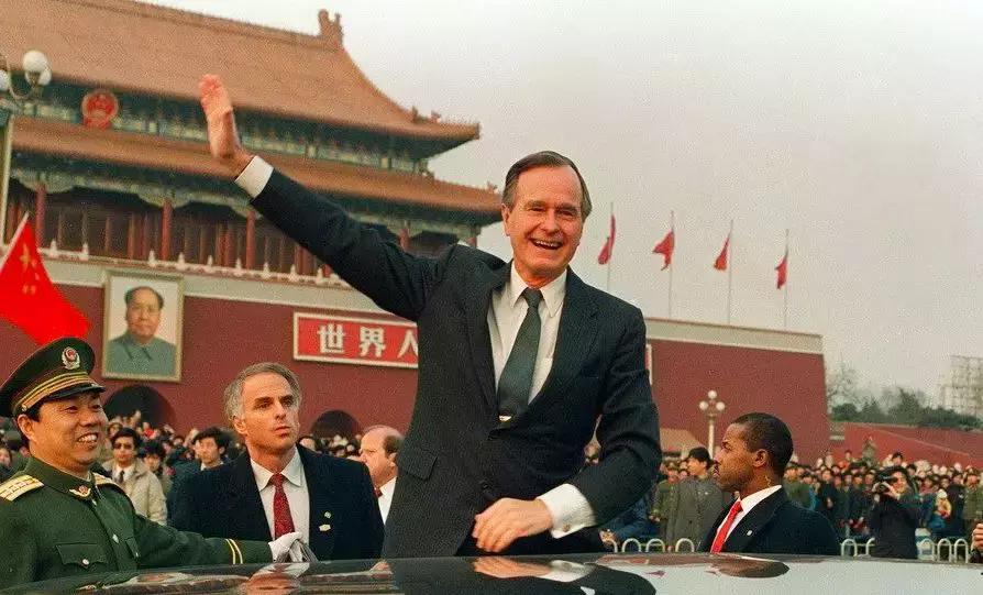 美国老布什总统逝世葬礼,美国前总统老布什跳伞