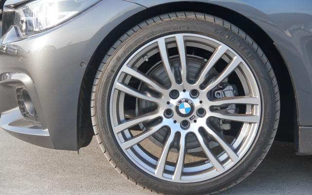 全新宝马4系coupe实车运动感,宝马4系敞篷1米8身高能开吗