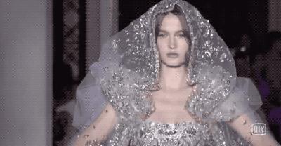 刘亦菲走红毯穿的礼服 (刘亦菲结婚了吗2017)