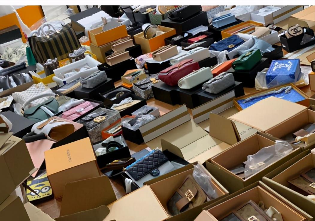 lv新款邮差包吐槽,lv经典邮差包今年还值得入手吗