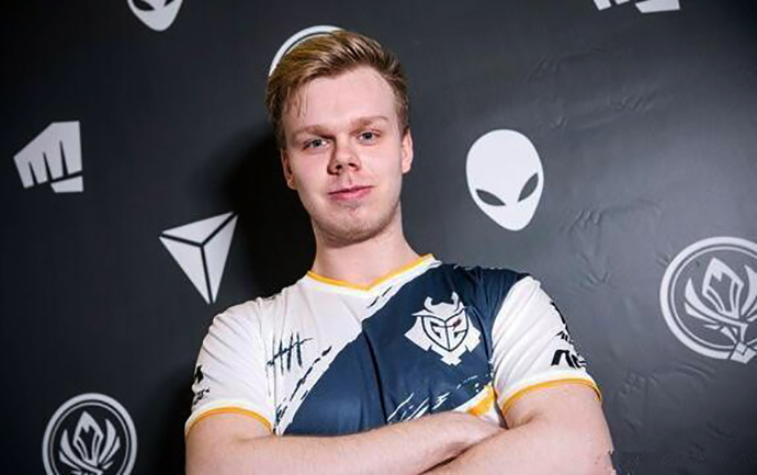 G2微博整活:霸哥你说的塔刀是这个意思吧!网友看完笑出声