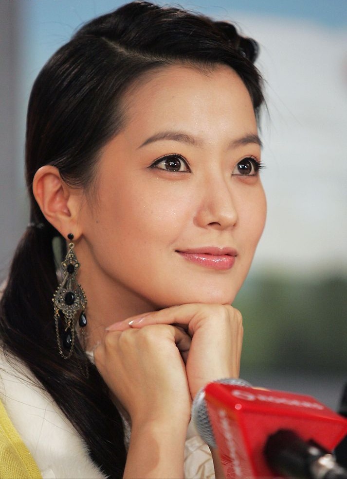 韩国金喜善演唱会开场秀,韩国金喜善出席活动图