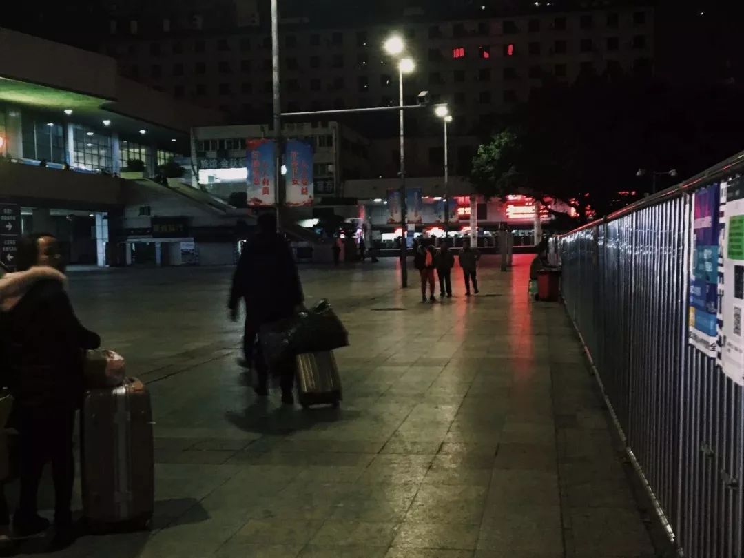 当你抱怨生活太苦,当你抱怨生活又苦又累的时候