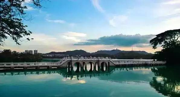 「冬来临·醉温泉」新装怡情谷主楼高级房，早晚2餐+泡38个温泉池