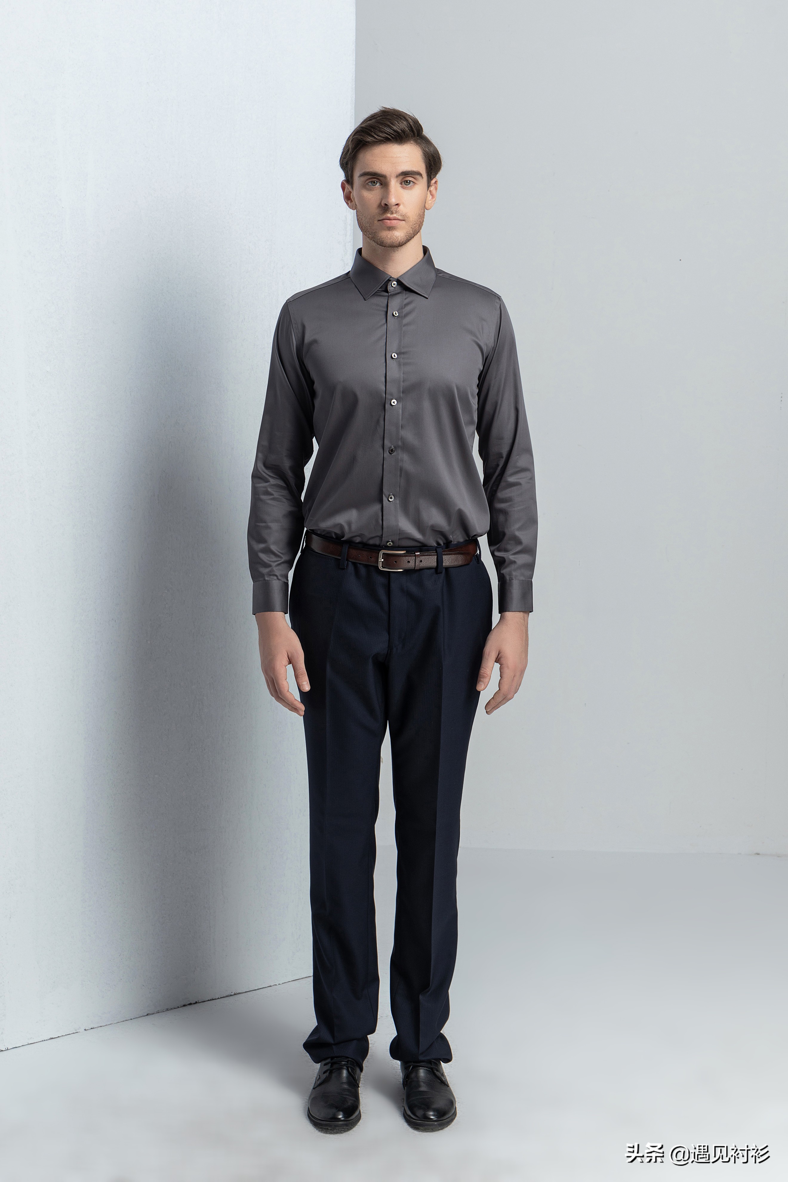 男士职场要准备几套衣服,适合初入职场男士衬衫