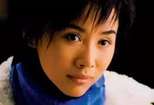 他曾嗓子患病，苦等20年，终于娶了《小芳》歌里的小芳本人