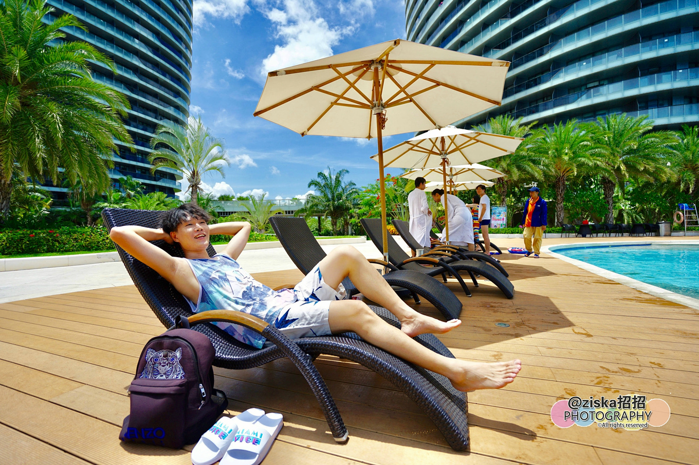 杨紫给李现分享旅游景点,现实生活中李现和杨紫到三亚旅游