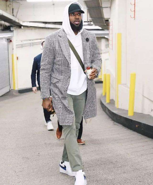 詹姆斯杜兰特炫酷短片,詹姆斯帅气出场