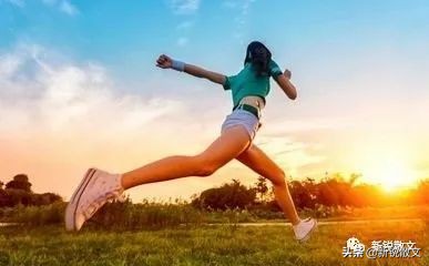 食指无缘无故肿了还痒,食指莫名其妙开裂