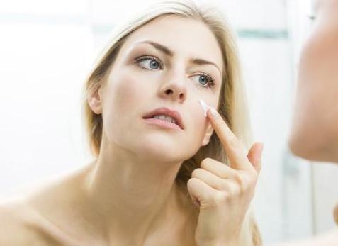 肌底液和精华液还有爽肤水的区别,肌底精华液和乳液有啥区别