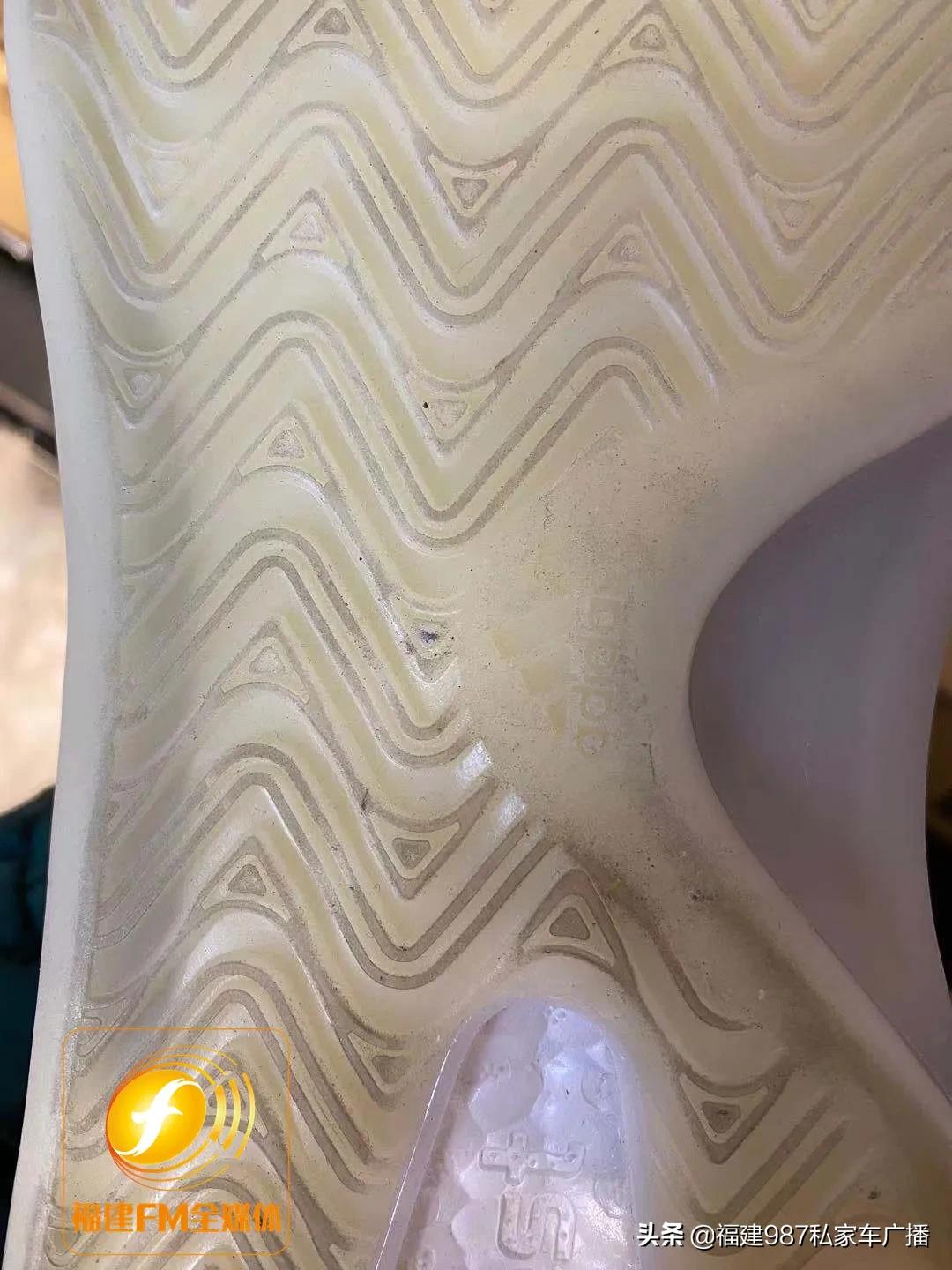 奇了！福州刘先生旗舰店买阿迪椰子鞋，左右竟然不一样