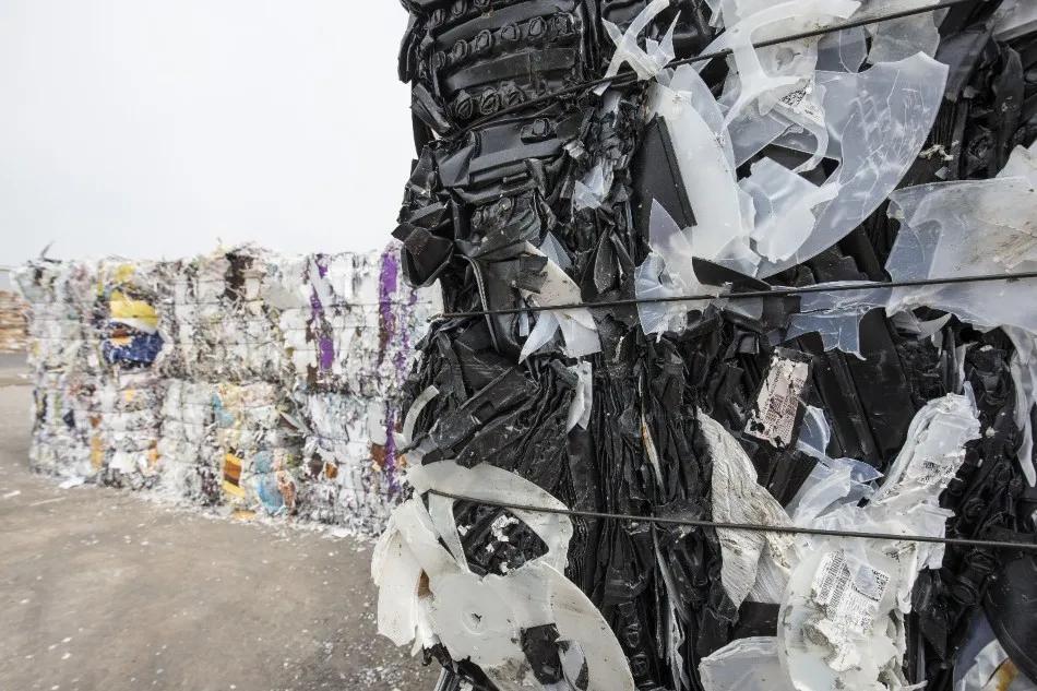 可识别的黑色染料，*局破**黑塑料回收难问题