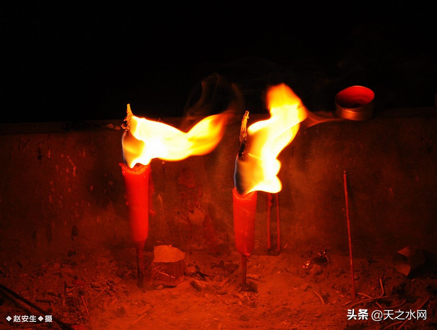 甘肃天水数万民众“上九朝观”祈福纳祥争烧头柱香!(组图)