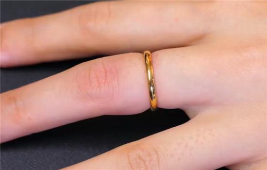 戒指戴久了取不出来今天教你一招,用牙签不用绳子就能把戒指弄出来