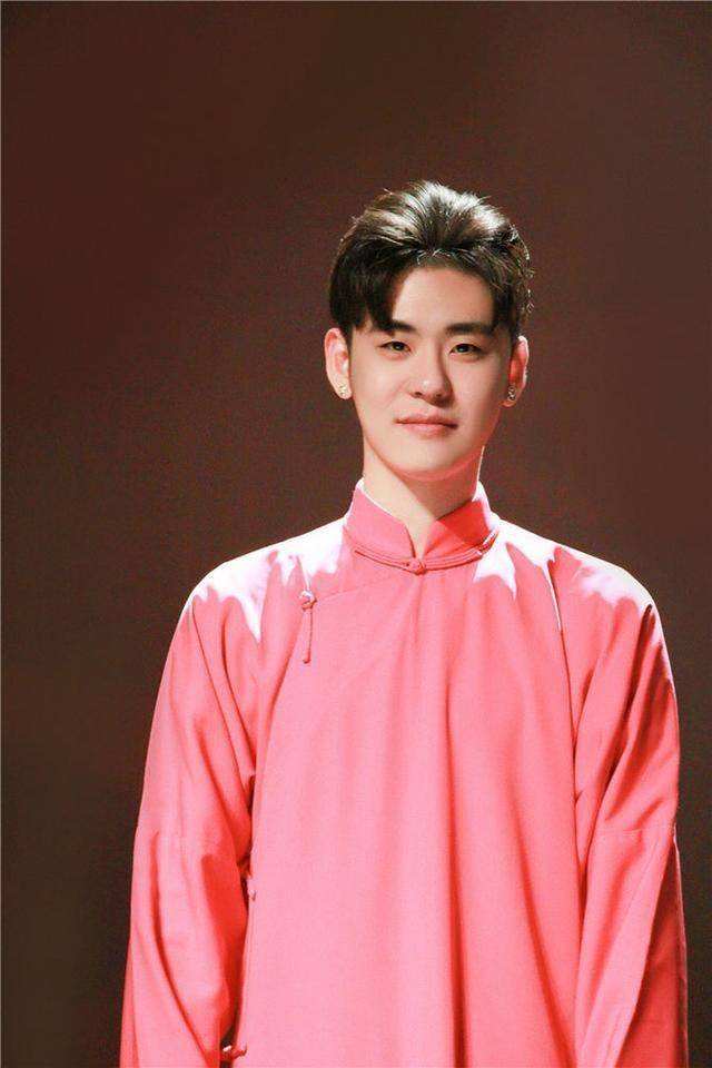 德云小曲张云雷和郭麒麟,郭德纲为什么没捧他而捧了张云雷