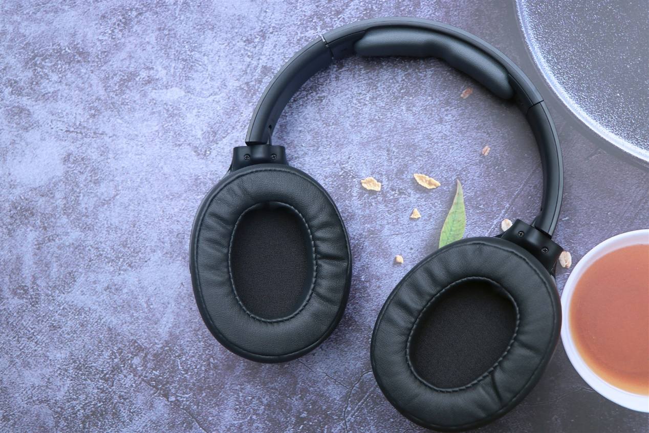 hifi头戴式无线蓝牙耳机推荐,同价位是选耳麦还是入耳式耳机